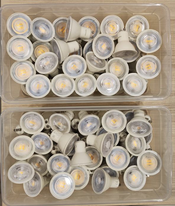 Becuri LED Philips, GU10, 4.7W (50W), 380 lm, lumina alba calda 2700K