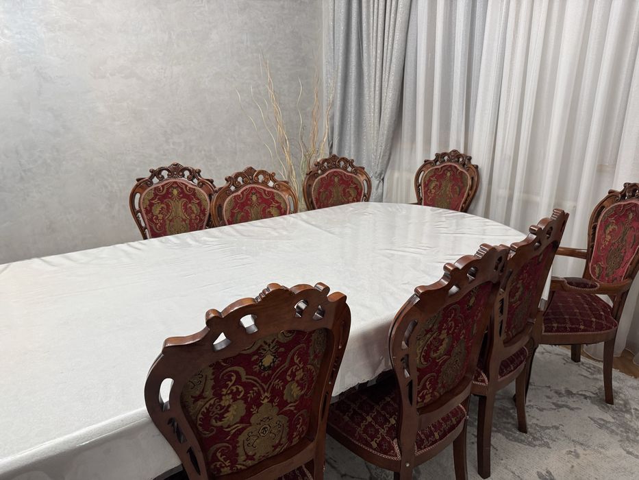 Стол со стульми в отлчном состояний