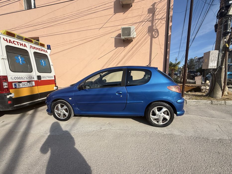автомобил Peugeot 206 1.4i