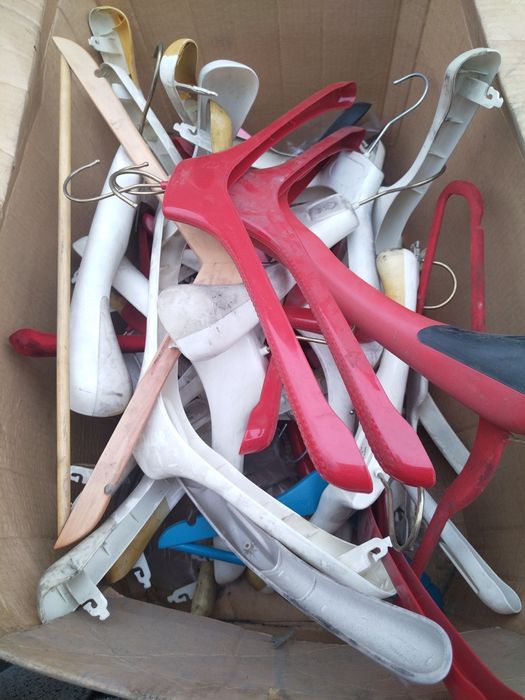 Продам вешалки для одежды