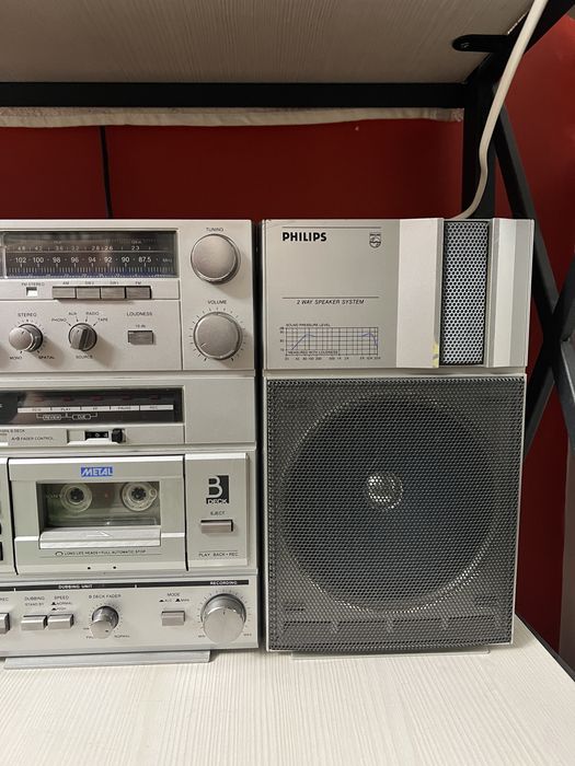 Продам магнитолу Philips d 8733
