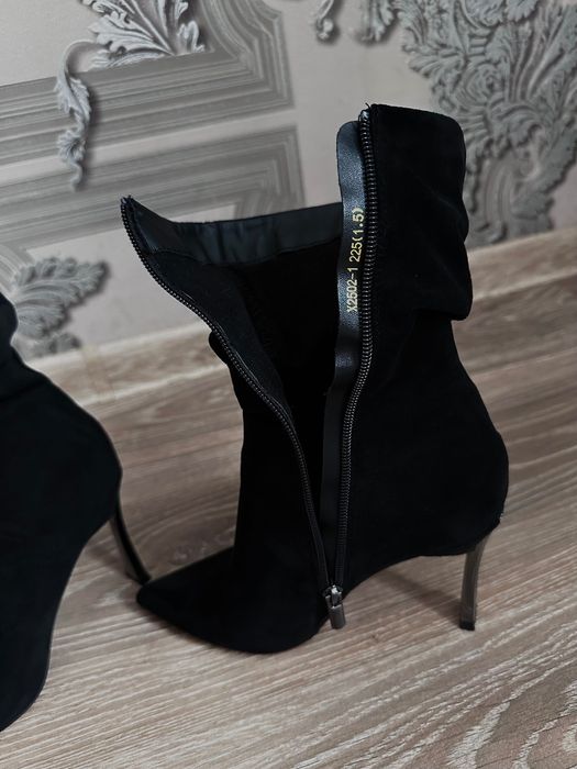 Продам сапожки замш