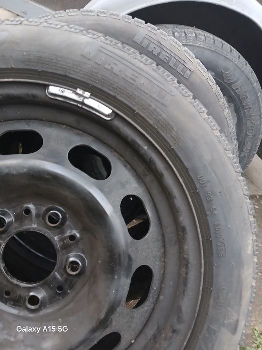 Cauciucuri Pirelli de iarna 4 buc 195/55/R16 si Nexen 185/60/R15