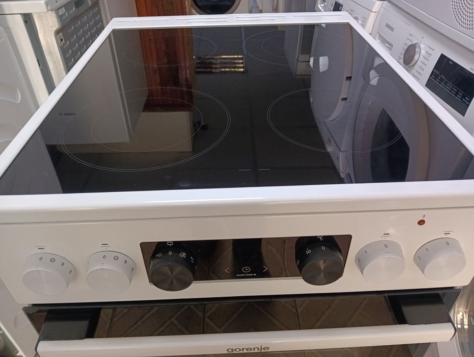 Тясна 50 см печка с керамичен плот Gorenje  с две години Гаранция!