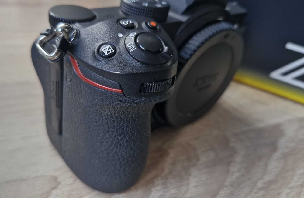 Nikon Z5 (Body) – под 50k кадъра, пълен комплект