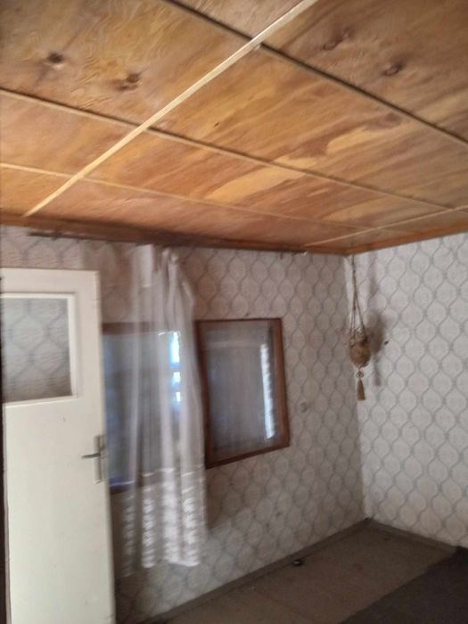 Вила източно от военния полигон в Казанлък