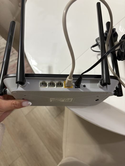 Безжичен двубандов гигабитен рутер Mercusys AC12G