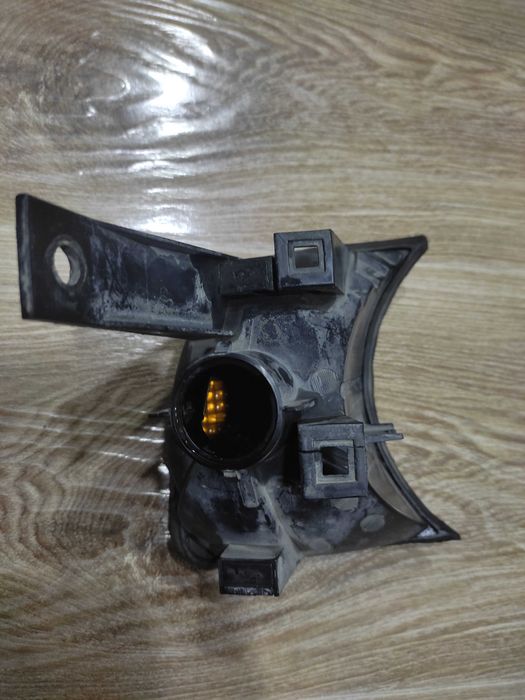 Продам поворотник на БМВ Е34