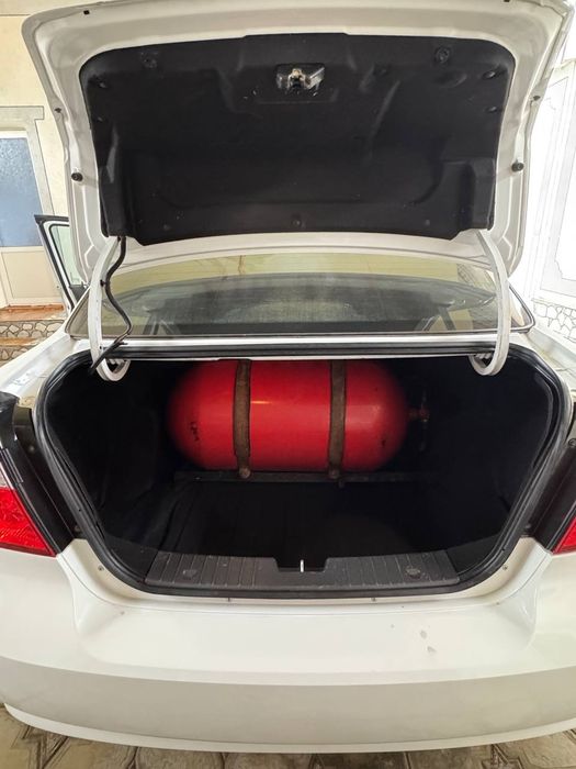 Автомобиль Сотилади