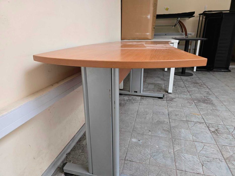 Бюро / Конферентна маса