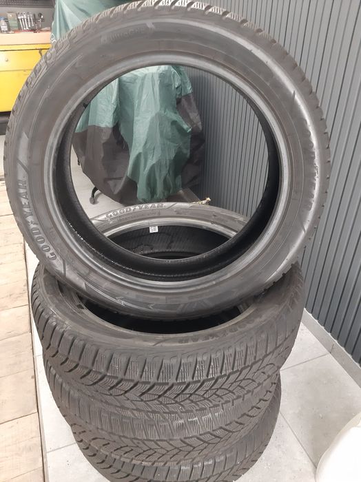 Зимни гуми 205 55 19 GOOD YEAR