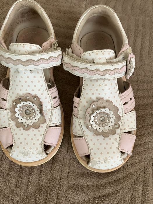 Сандали, туфли на девочку р.. 22, 23, 26