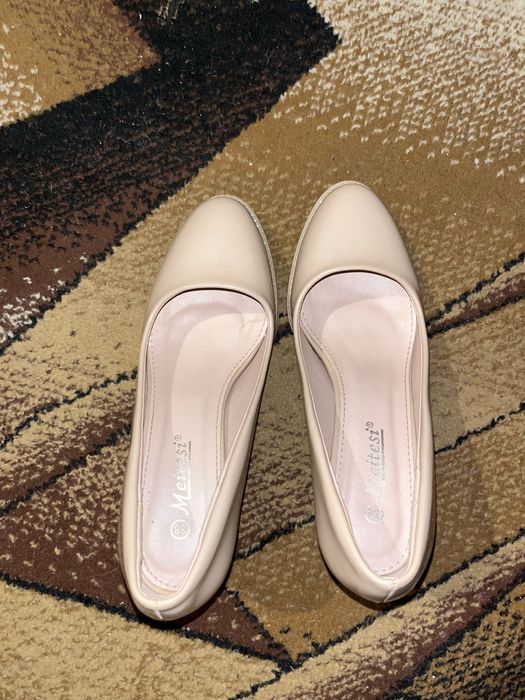 продам женские туфли