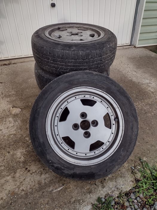 Vând scuter și roți iarnă cu jante aluminiu