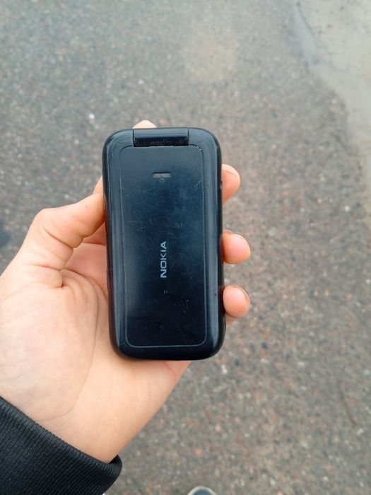 Nokia 2660 flip sotiladi