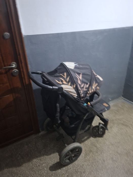 Vand carut  stare buna de functionare are si pelerina de ploaie