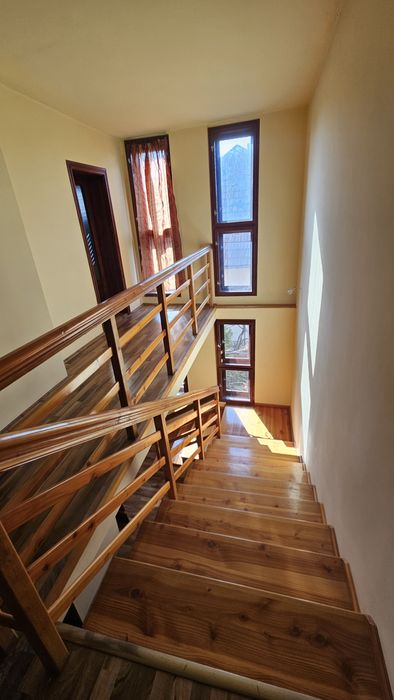 Casa spatioasa cu etaj, 320mp, 500mp teren , Sebis , Arad