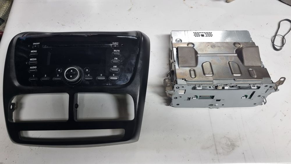 De vanzare radio cd opel combo sau fiat doblo