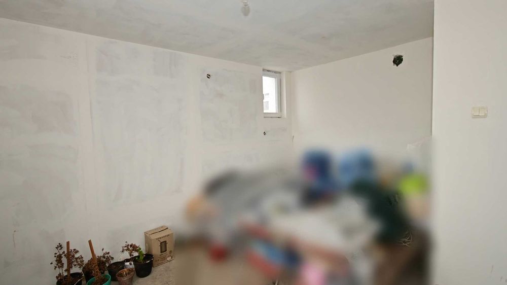 Самостоятелна, двуетажна, масивна къща в гр. Радомир