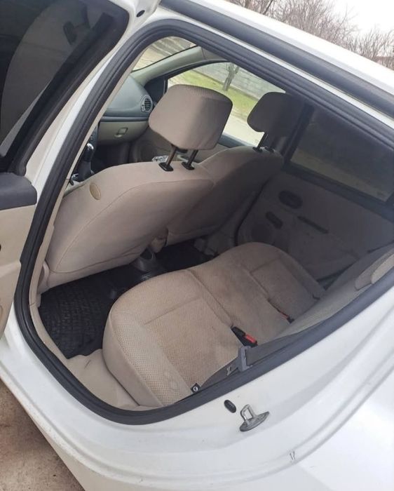 Vând Renault clio 3 2006