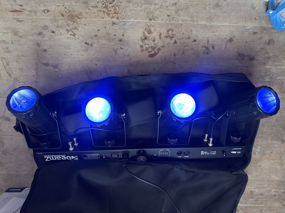 Lampa BeamZ 4soma cu stativ