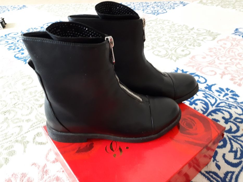 Осенний сапоги для женщины