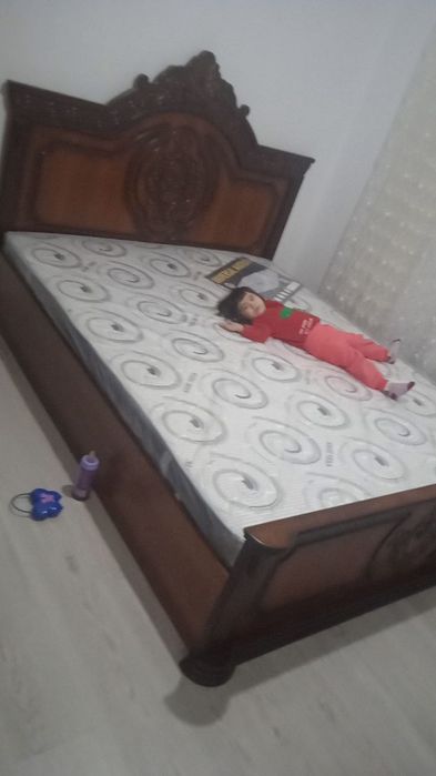 Spalniy garnitur sotiladi