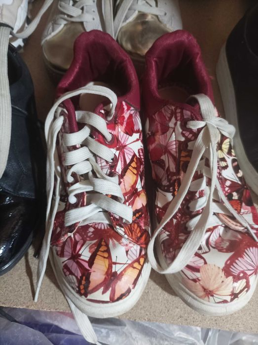 Обувки спортни и запазени