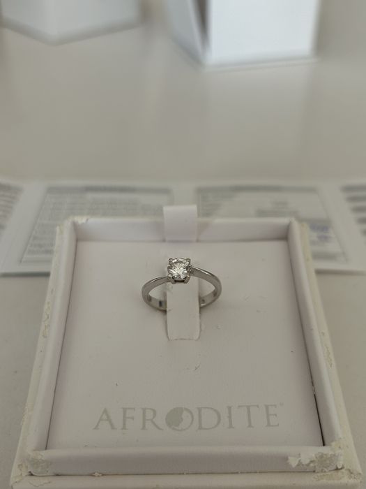 Диамантен пръстен