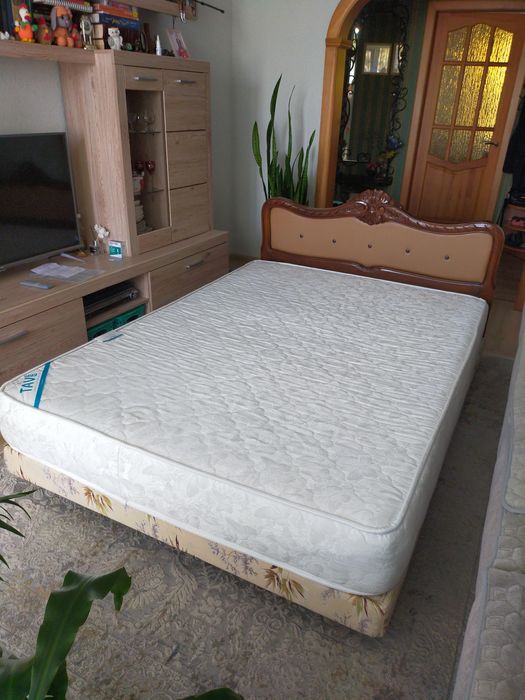 Кровать с новым матрасом