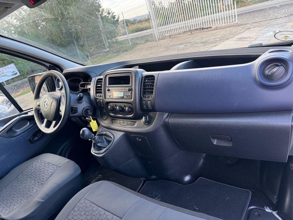 Opel vivaro se vinde