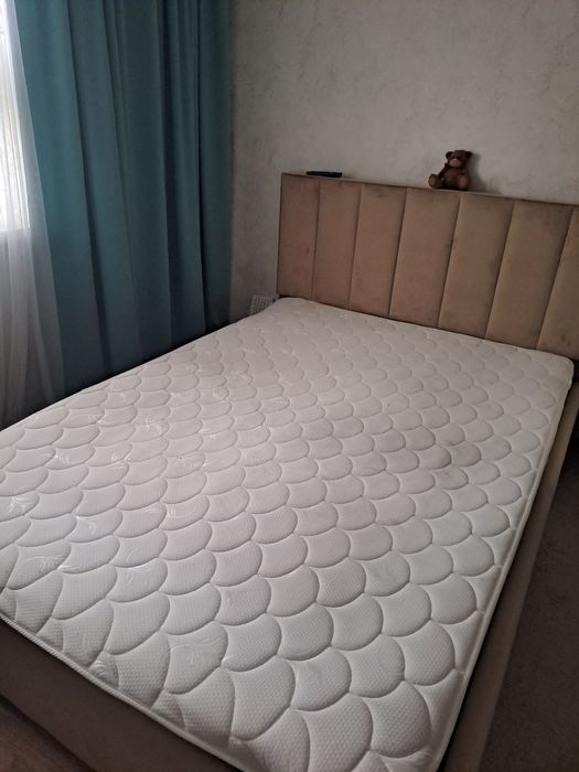 Кровать 140 на 200 с матрасом б. у.