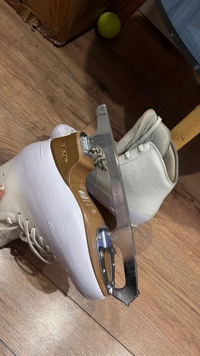 Профессиональные коньки EDEA Overture 235