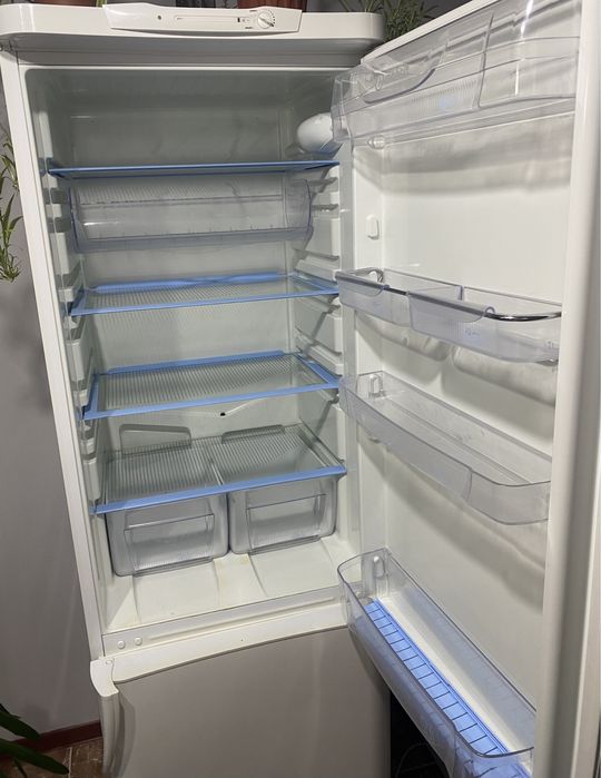 Холодильник Indesit