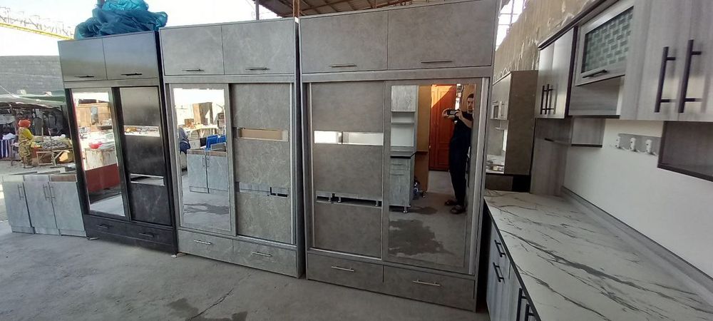 Shkaf kupe buyi 2.20 eni 1.40