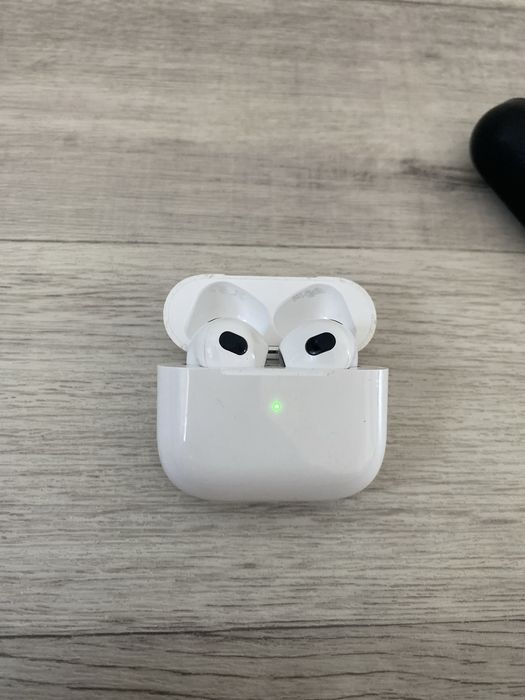 Продается AirPods 3