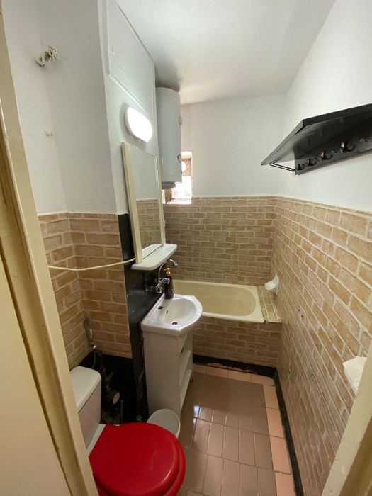 Vând apartament cu 2 camere in Huedin