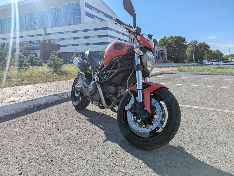 Ducati Monster 696