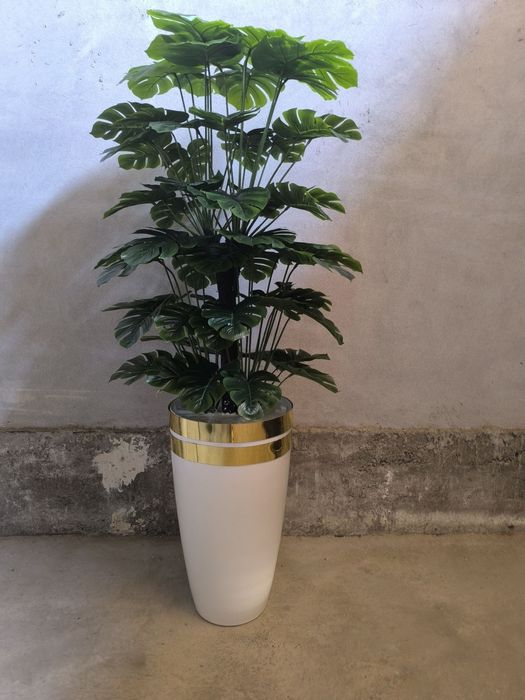 Искусственный декоративный дерево