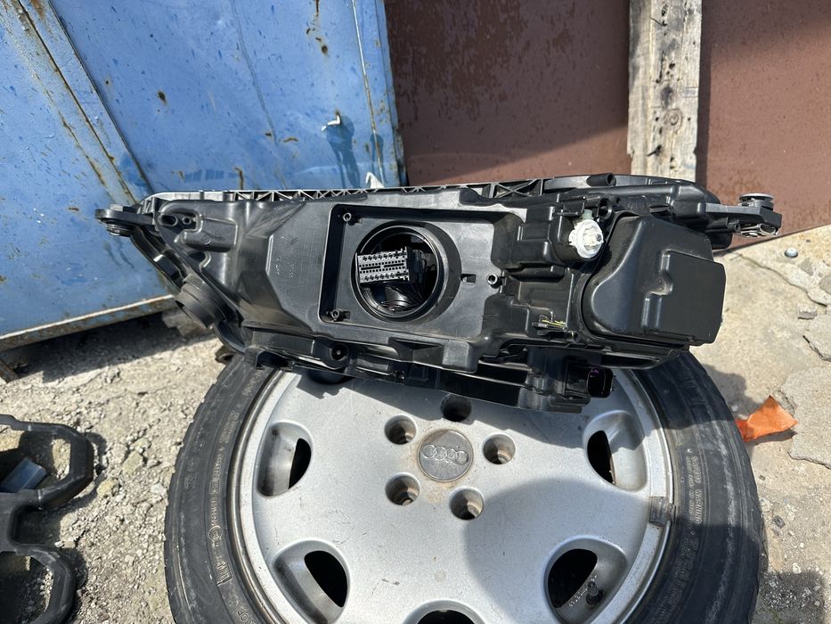 Audi Q5/SQ5 2022 Десен Фар Оригинален