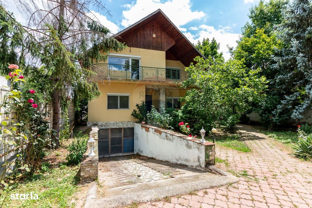 Vila de vânzare Snagov | Piscină, Livadă, 8 camere | 3077 mp teren