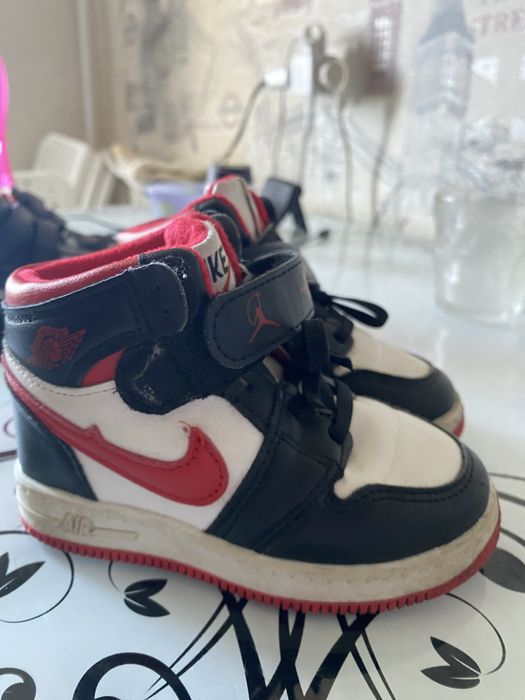 Продам детские ботинки