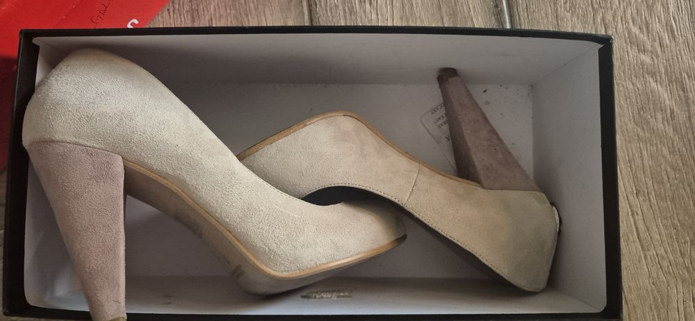 Pantofi din piele întoarsă