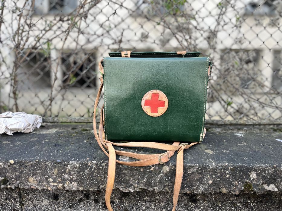 Запазена Аптечка от миналия век