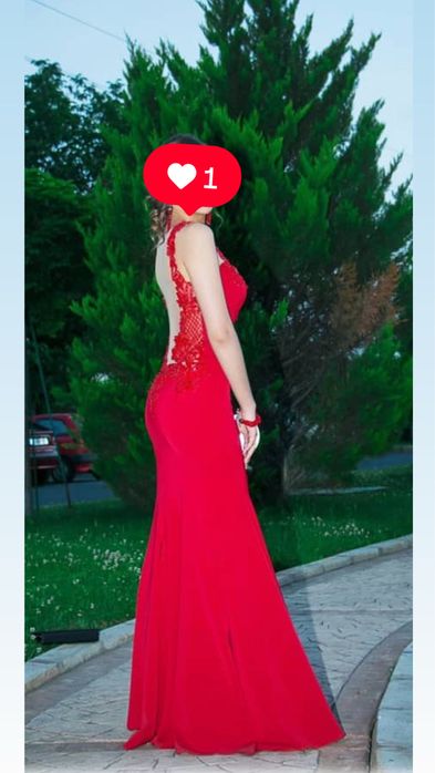 Дълга червеня рокля