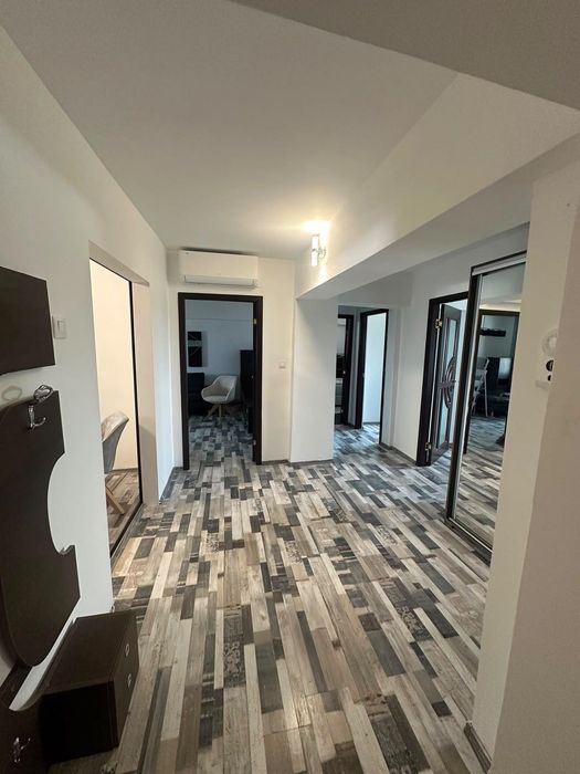 Vând apartament 3 Camere Buhusi