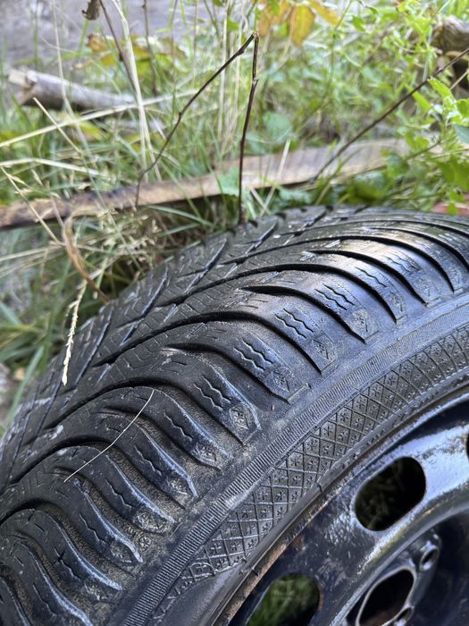 Продавам 4 броя железни джанти 15 цола за Golf 4 с гуми зимни195/50/15