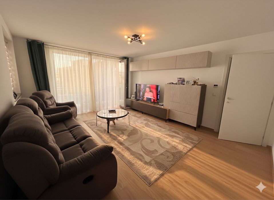 Apartament 3 camere, zona Coresi, parcare inclusa