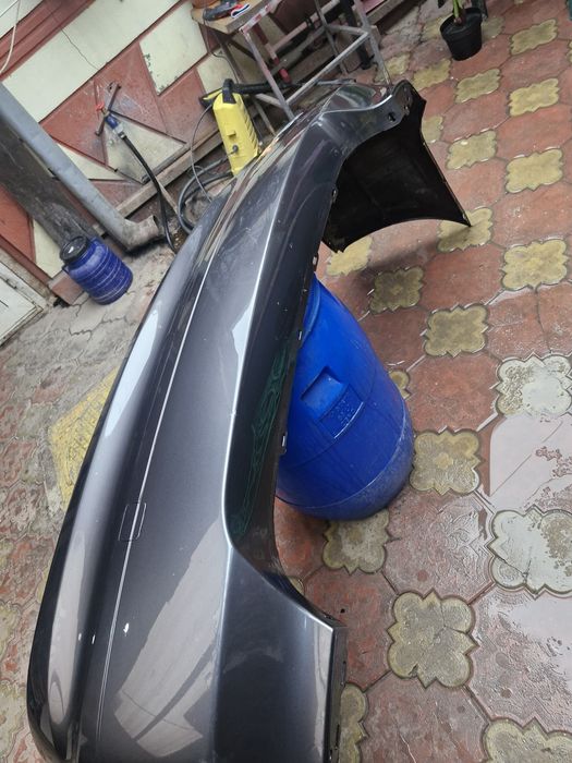 Bară spate bmw E 90 vopsită de 1 an..bara a fost nouă