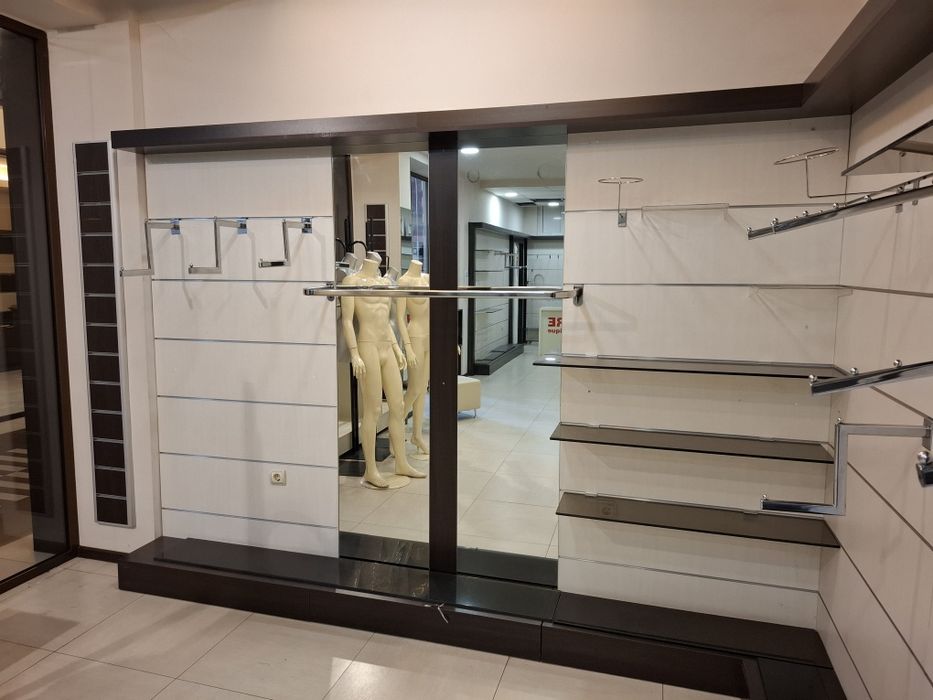 Стелажи, рафтове, магазин за дрехи